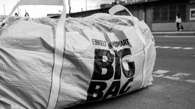 Grosser Sack (Big Bag) gefüllt mit Bauschutt